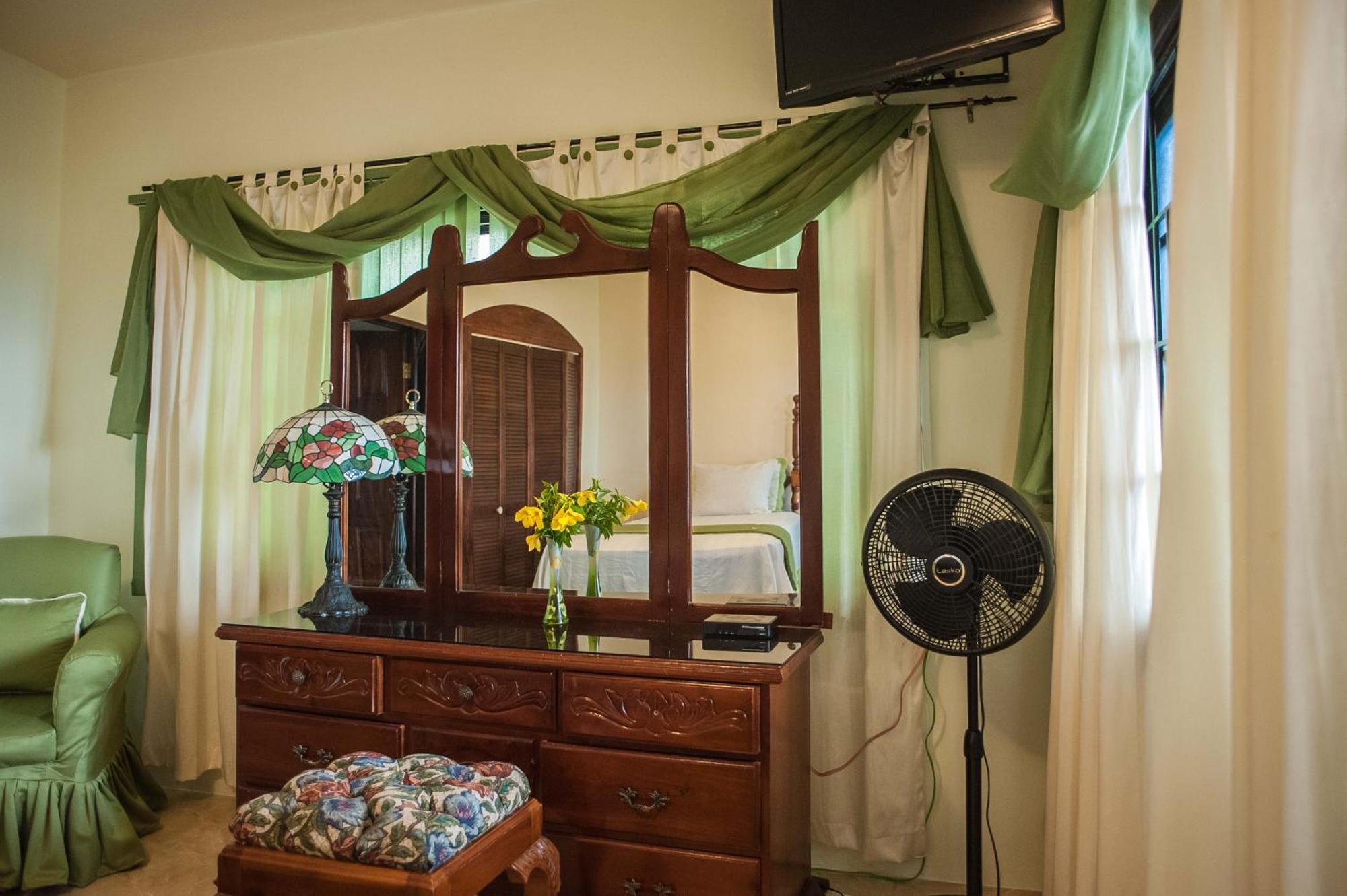 Clarridge View Guesthouse Montego Bay Exterior foto